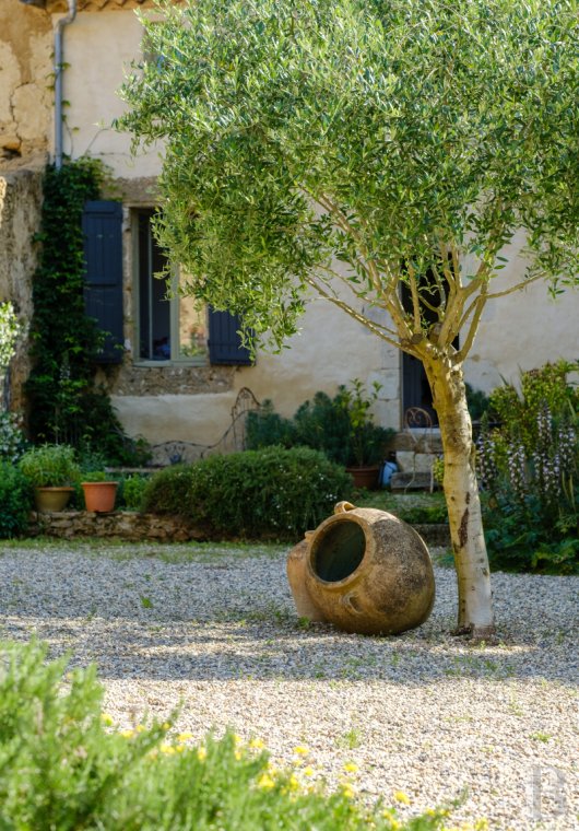 A former armagnac-producing estate which has been transformed and decorated with care to the west of Lectoure, in the Gers department - photo  n°2